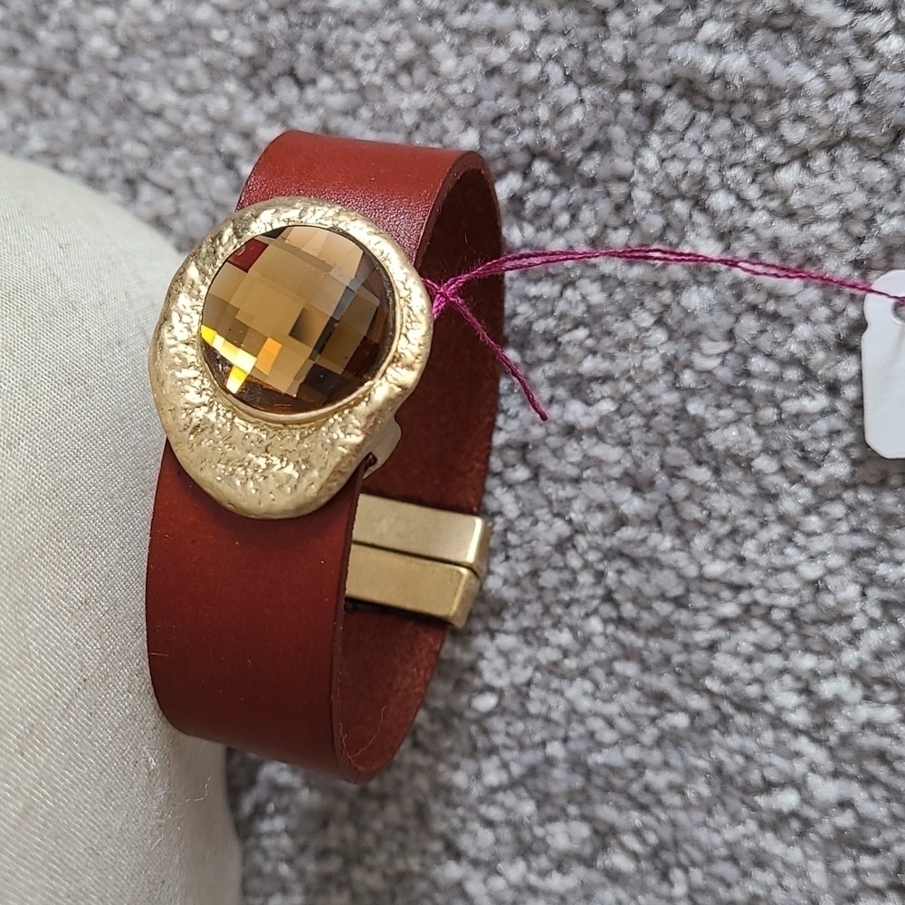 TRÏBE Brown Faux leather magnetic bracelet with Amber color Stone